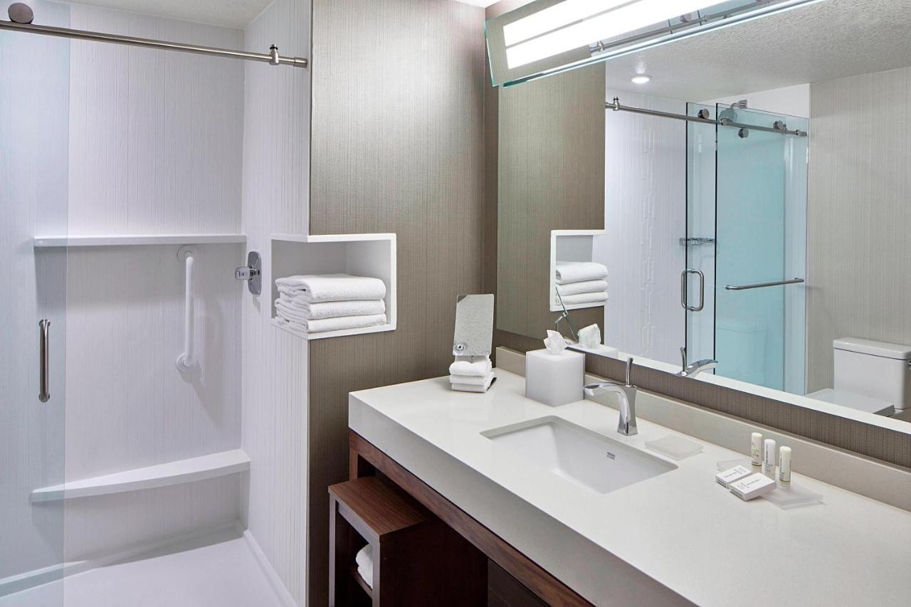 Courtyard By Marriott Minneapolis West Сент-Луис-Парк Экстерьер фото