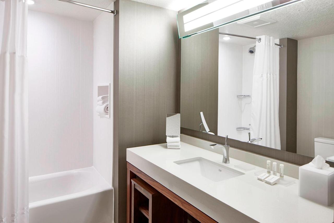 Courtyard By Marriott Minneapolis West Сент-Луис-Парк Экстерьер фото
