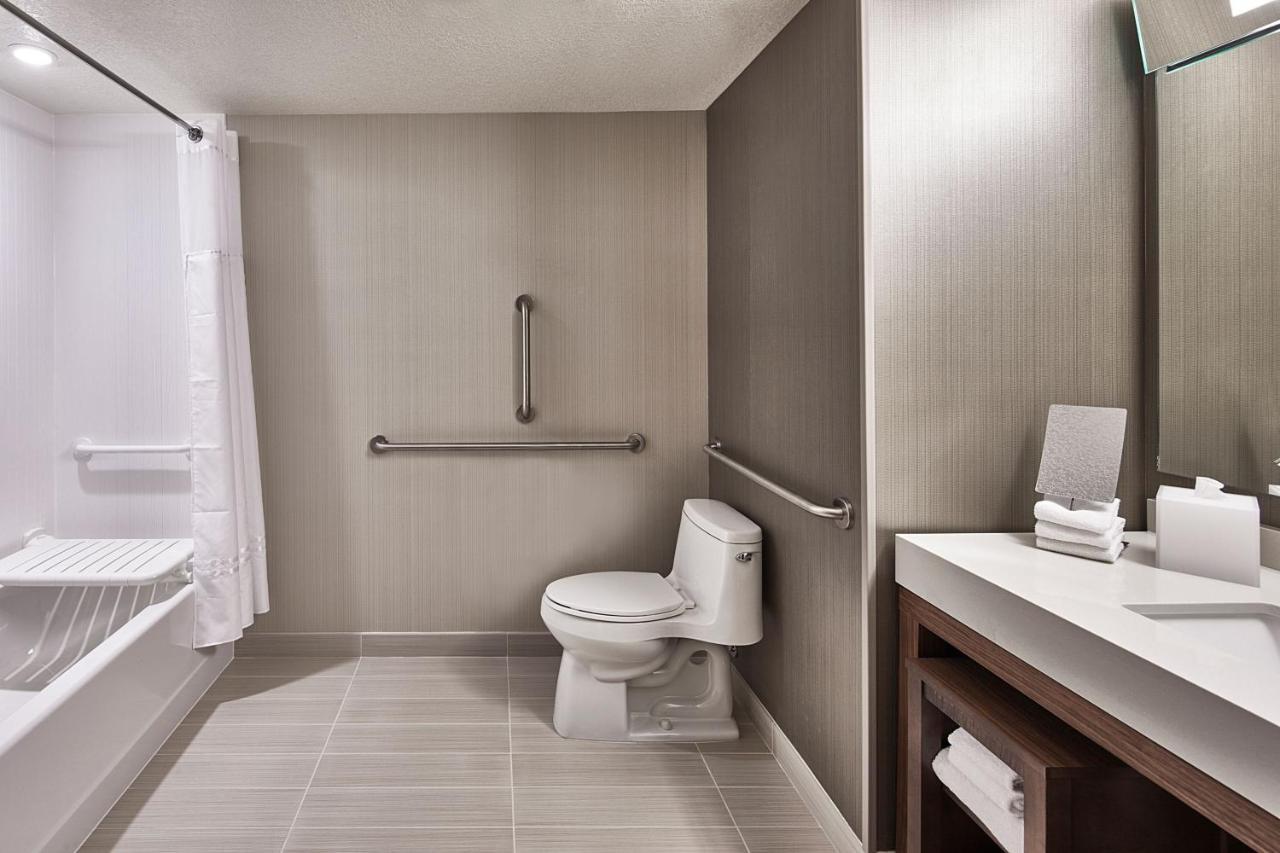 Courtyard By Marriott Minneapolis West Сент-Луис-Парк Экстерьер фото