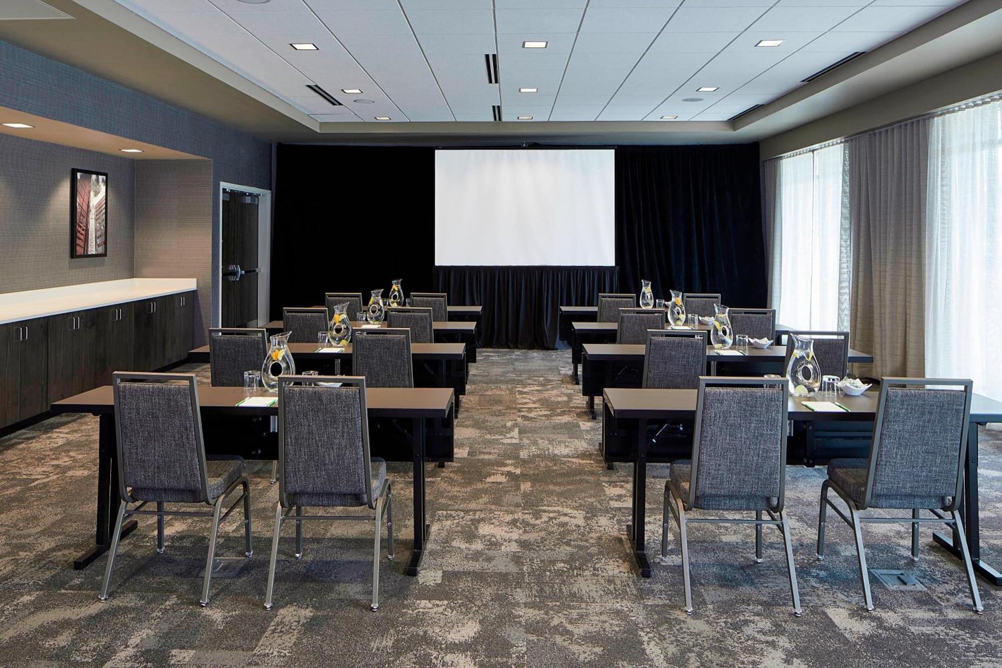 Courtyard By Marriott Minneapolis West Сент-Луис-Парк Экстерьер фото